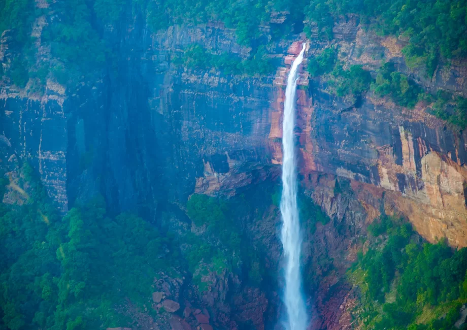 Exploring the Hidden Gems of Meghalaya: A Guide to Smoky Falls